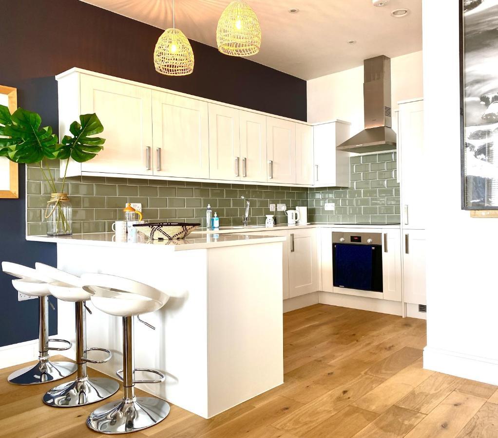 Stunning 2 Bed Apartment Sea Views And Parking Worthing Dış mekan fotoğraf