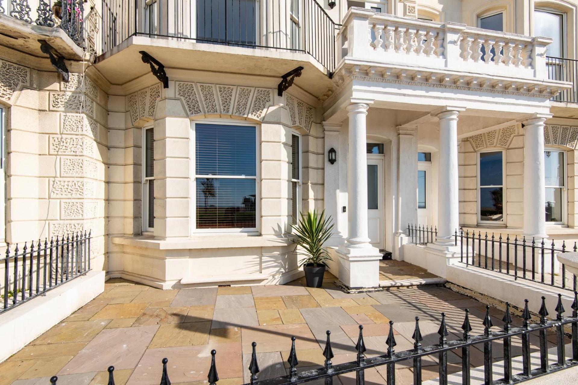 Stunning 2 Bed Apartment Sea Views And Parking Worthing Dış mekan fotoğraf